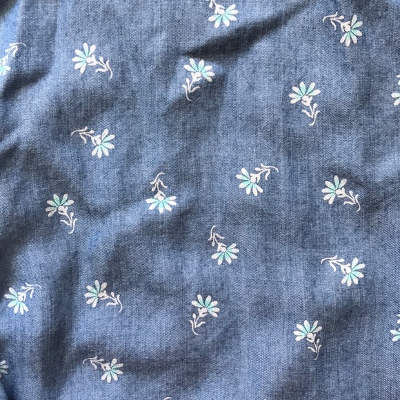 Women’s Floral Longsleeve Button Up - Picture 2 of 2